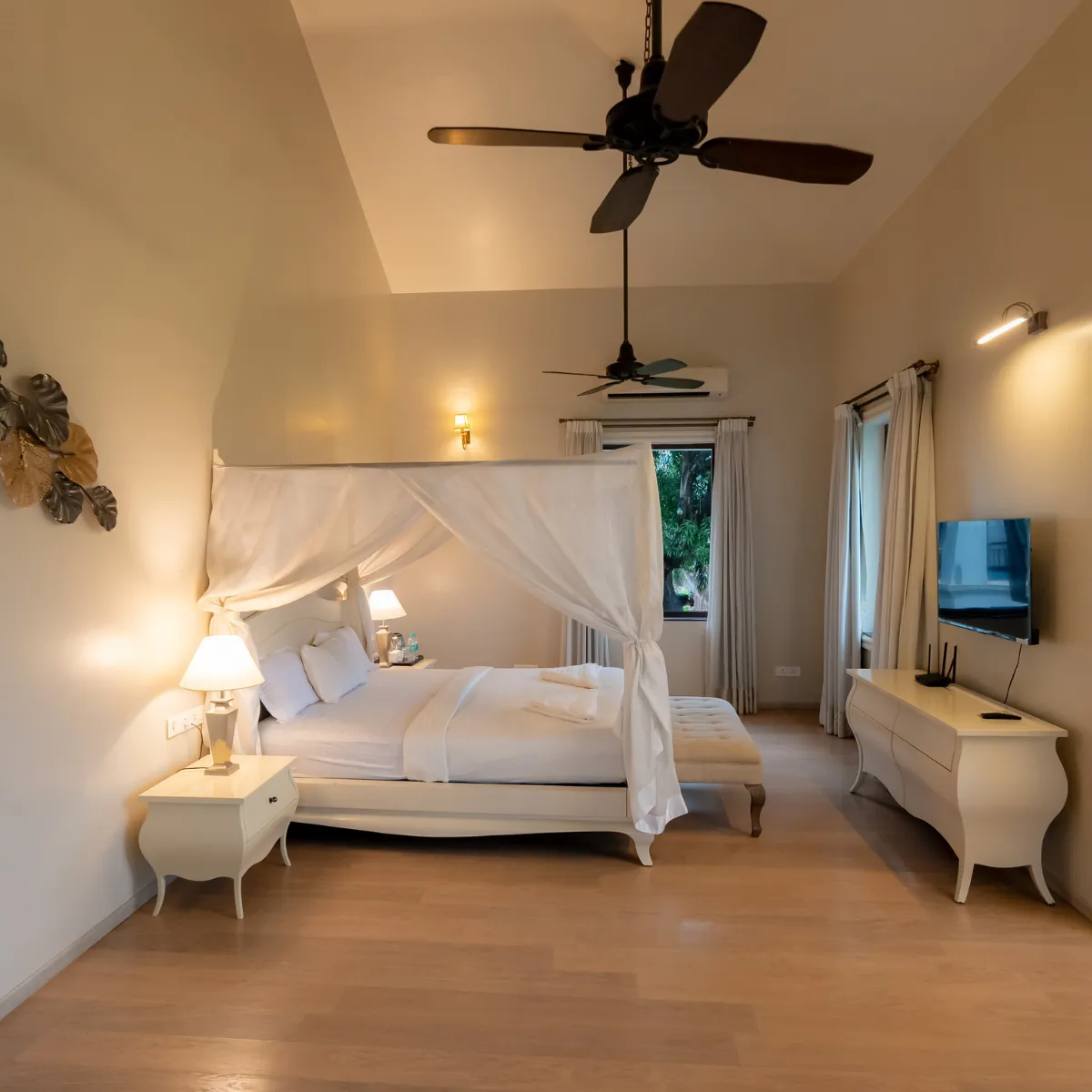 King Size Bed Master Bedroom - Muskan Villa, Goa (17)