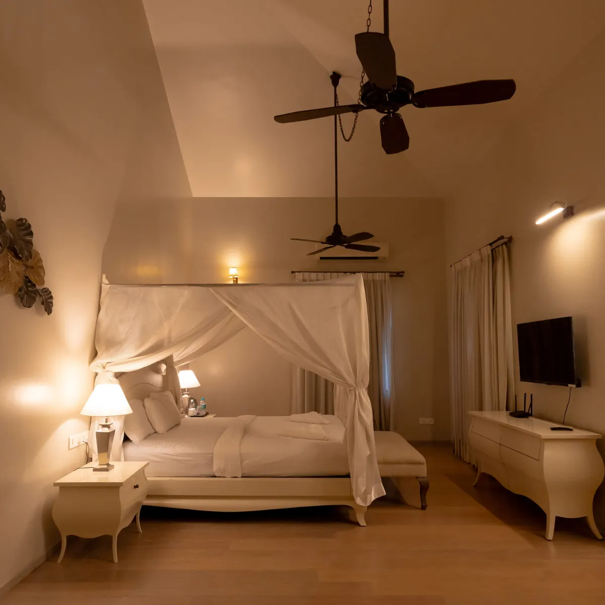 King Size Bed Master Bedroom - Muskan Villa, Goa (20)