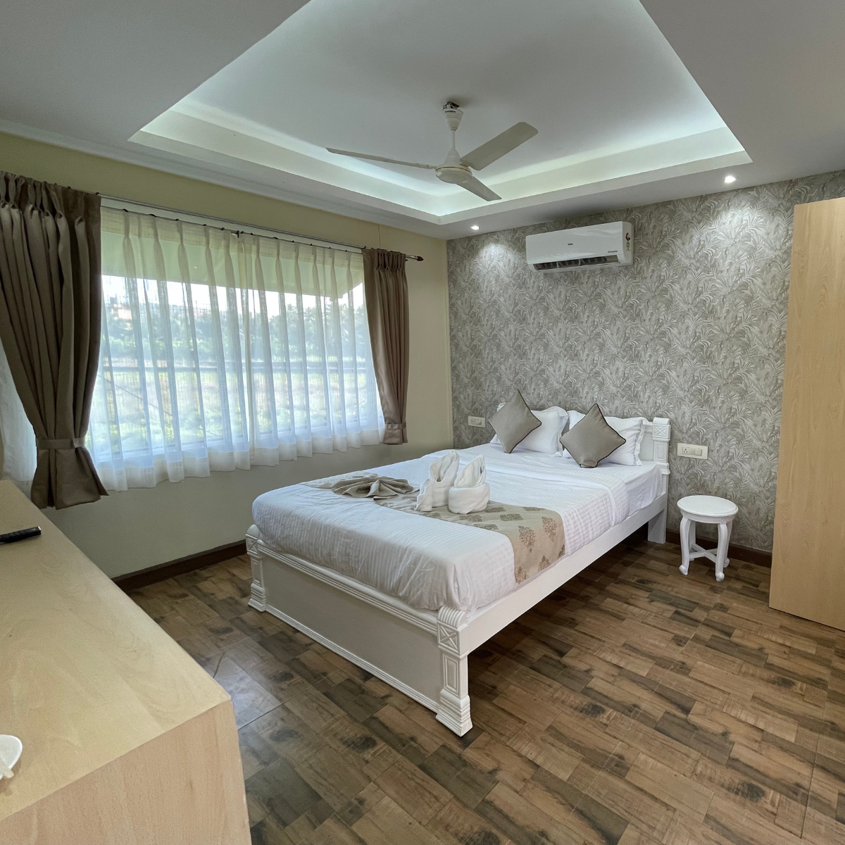 Premium cottages - beds and view at La Blanca