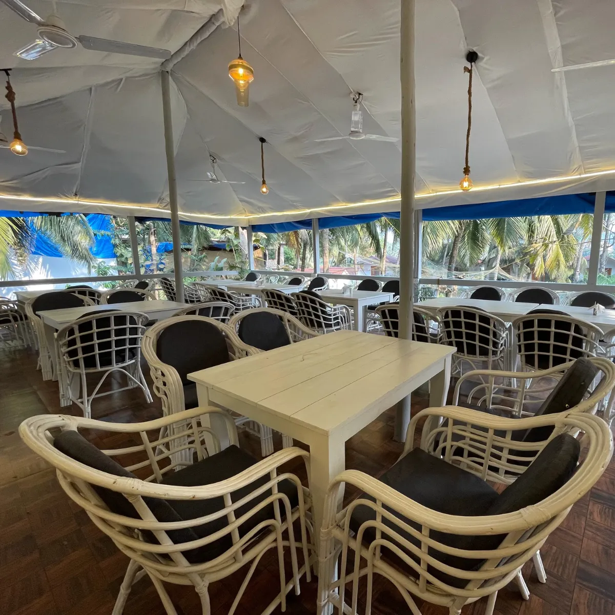La Blanca Restaurant Area - by Gorgeous Hospitality